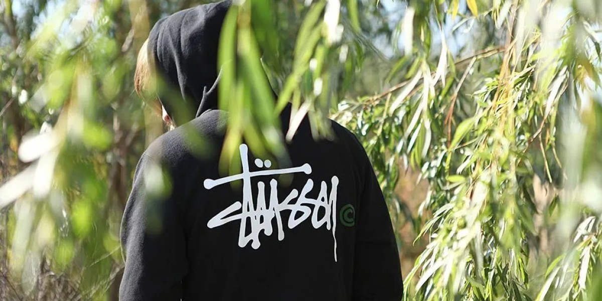 Stussy and the Stussy Hoodie: A Streetwear Icon That Continues to Shape Fashion